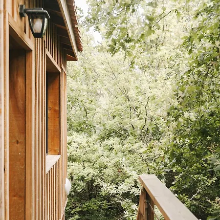 Lodge Cote &